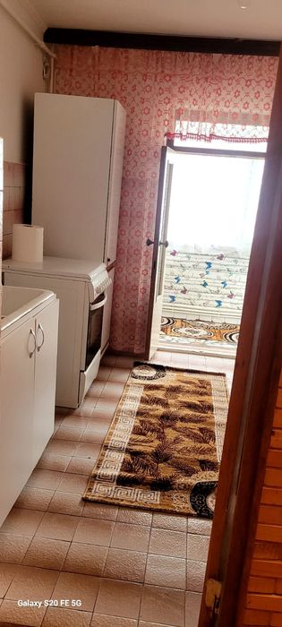 Inchirez apartament cu doua camere decomandat etaj 2 micro 21