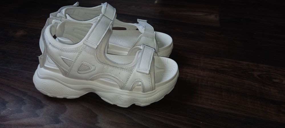 Сандалии на платформе 38р