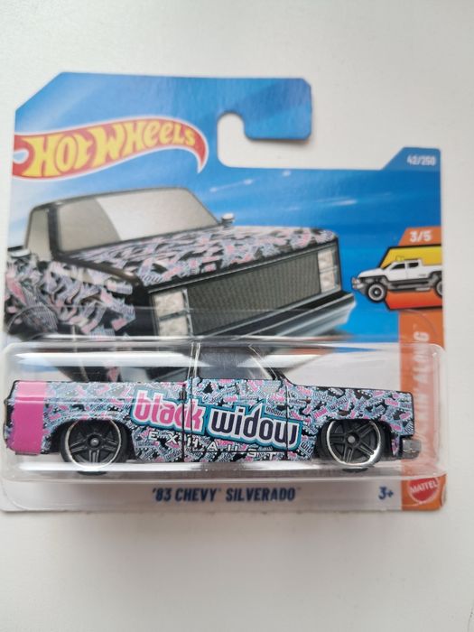 Hot Wheels Сет: '83 Chevy Silverado и Optimus Prime