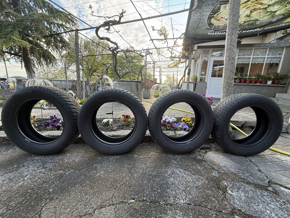 Продавам 4 броя зимни гуми LASSA snowayes 4 205/60/16