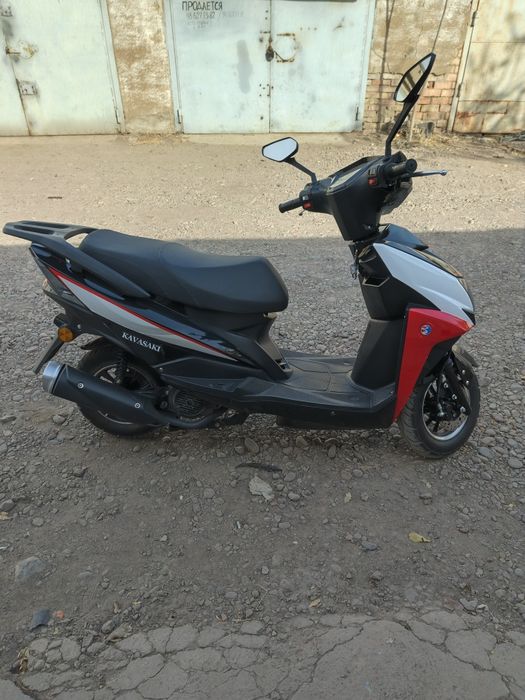 Скутер "Кавасаки" 150 кубов