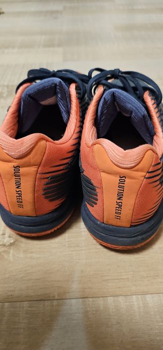 Продавам дамски маратонки Asics