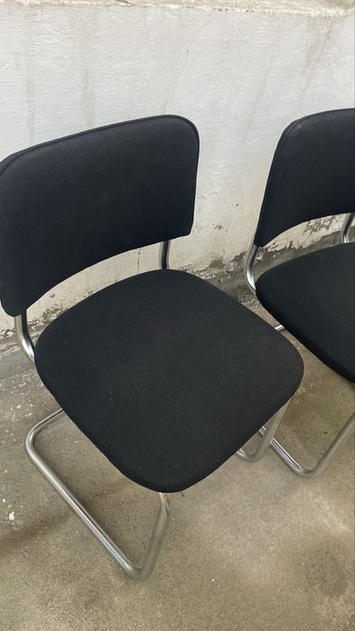 Стул офисный черный