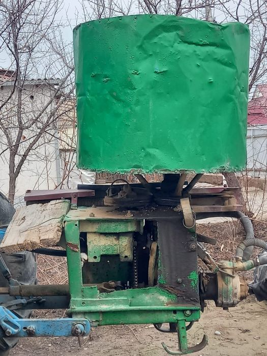 Трактор егістікті дәрілеуге арналған