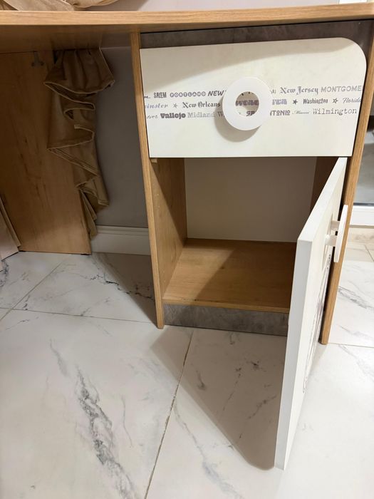 Стол со стульчиком