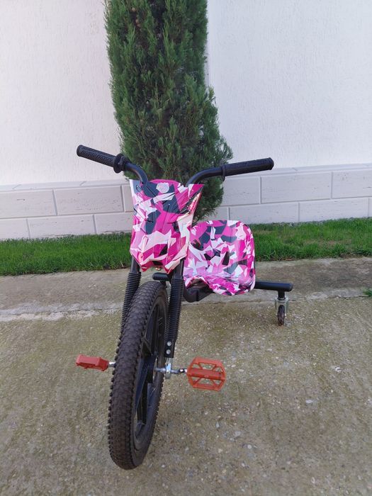 Vand trcicleta cu pedale