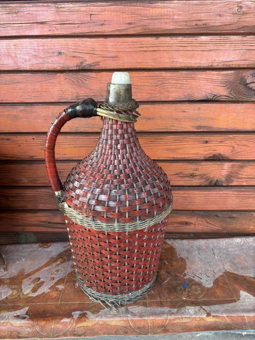 Стари плетени дамаджани