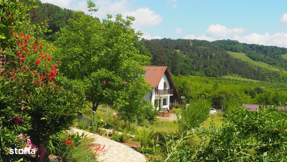 casa in Sanpetru la Poalele Dealului Lempes, str Livezii  teren 500 mp