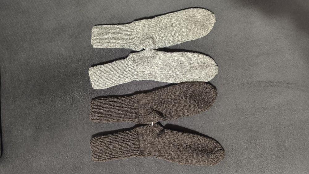 Ръчно плетени вълнени чорапи