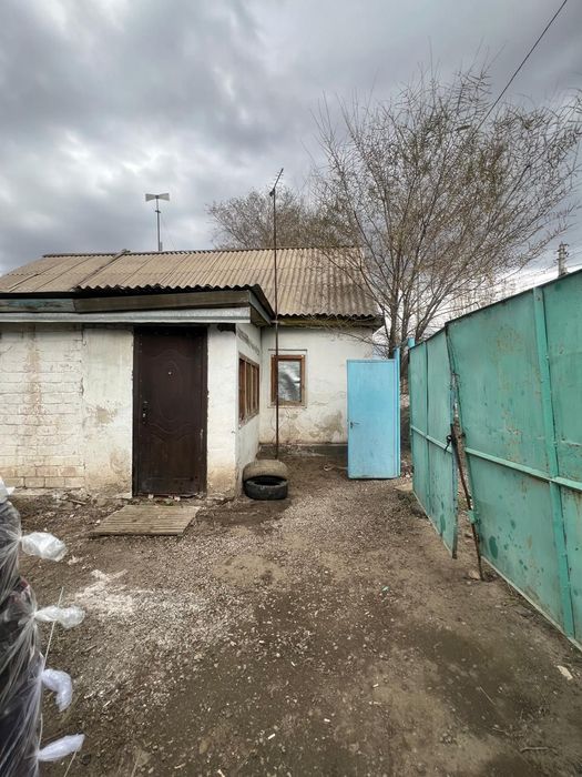 Сдам на долгиц срок Дом  8 мкр.