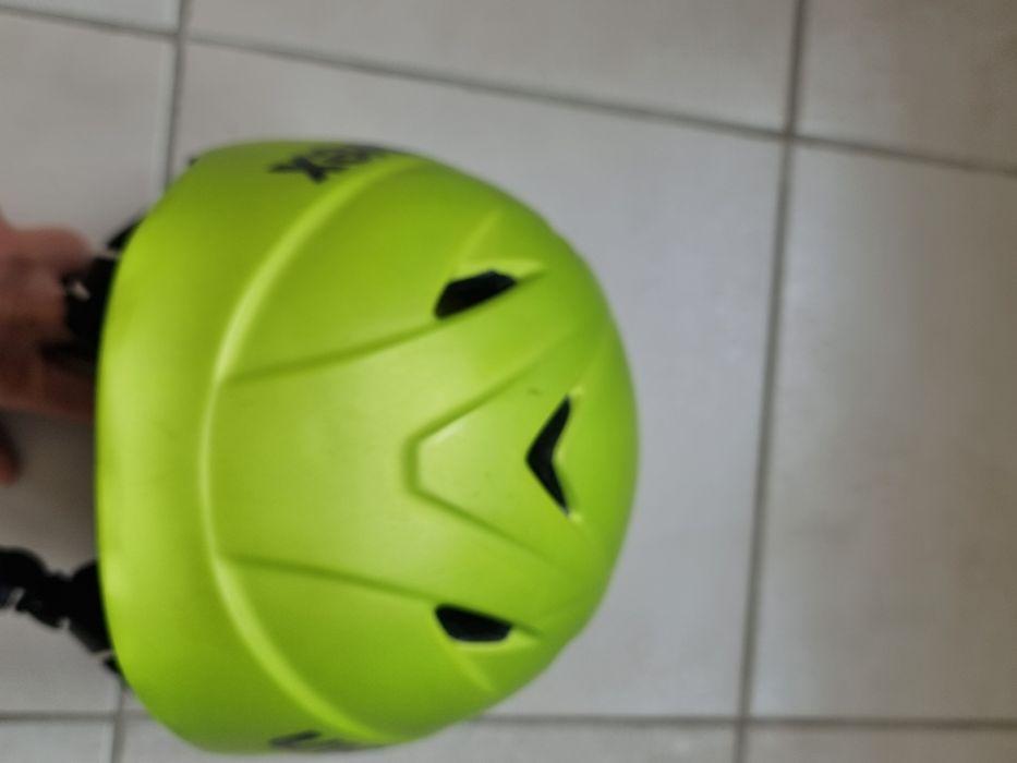 Детска ски сноуборд каска Uvex 52-54 см