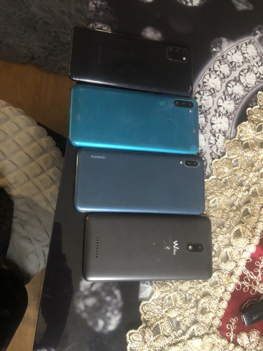 Telefoane  cu displayul spart 100 lei bucata