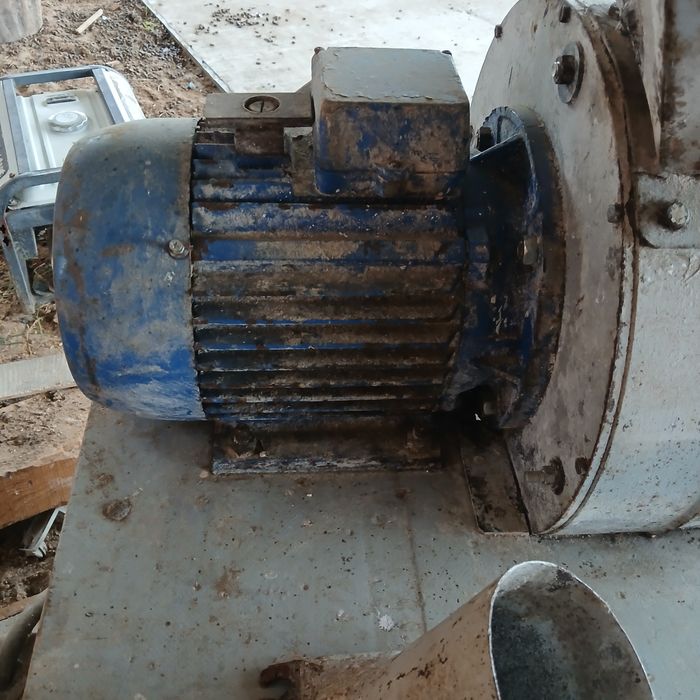 Moara trifazică cu ladă