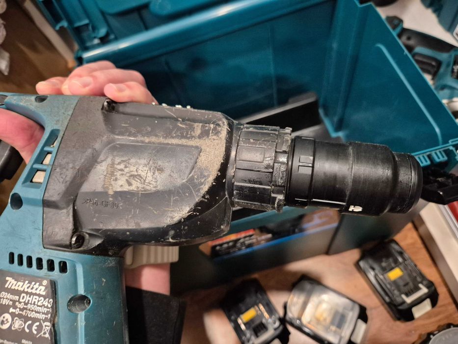 Макита акумулаторен безчетков перфоратор 18V Makita DHR243 с куфар Макпак 4 Makpac 4