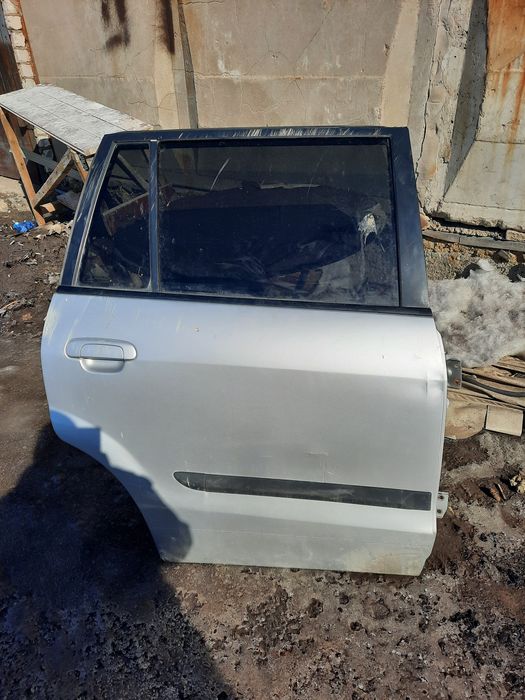 Двери мазда премаси