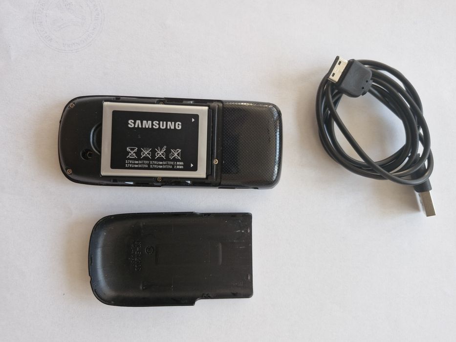 Продавам телефон Самсунг