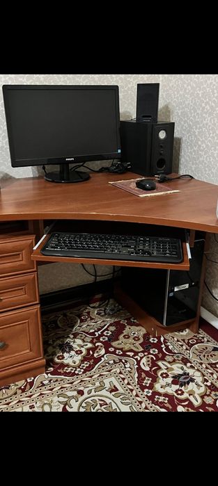 Компьютер в сборе с столом