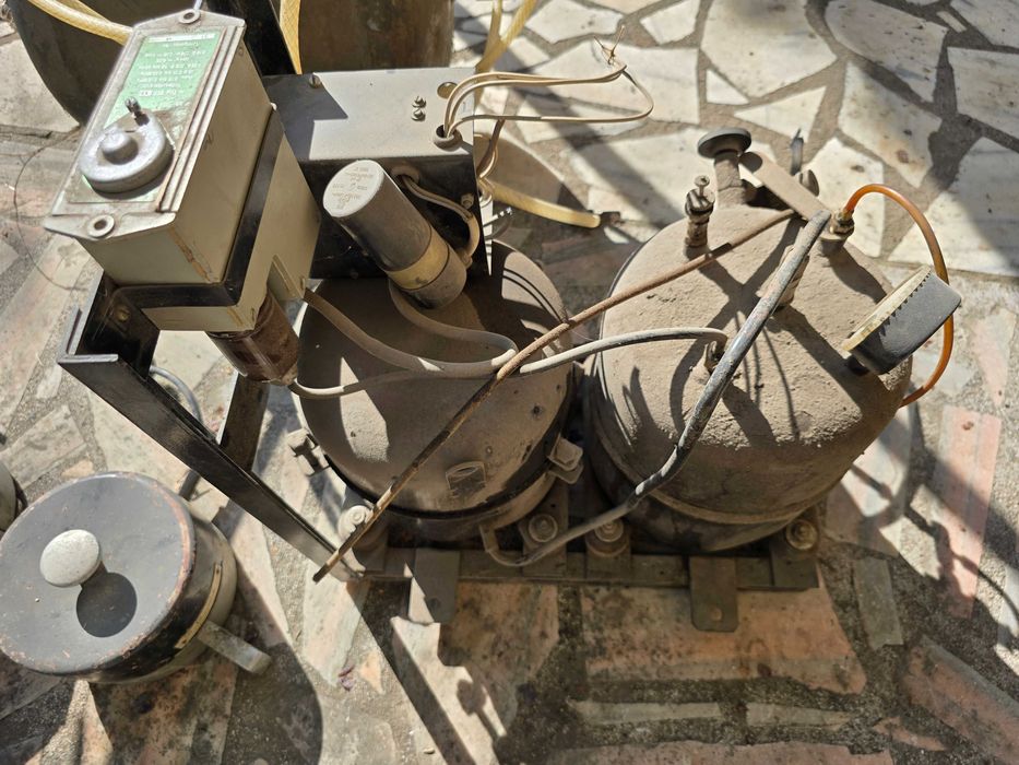 Разни електрически двигатели компресори и други