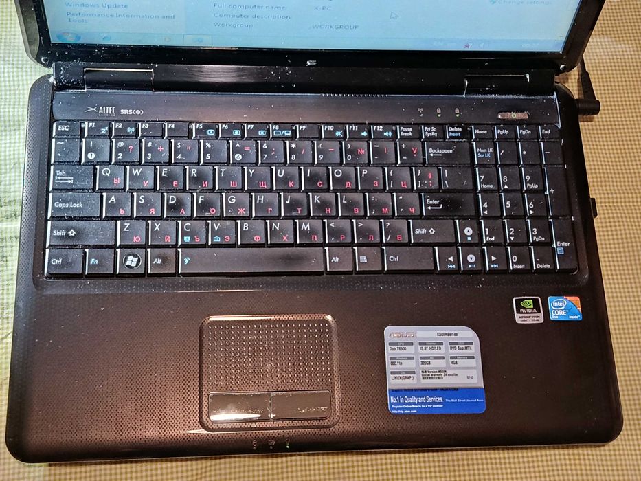 Лаптоп ASUS 15.6 // HD/LED