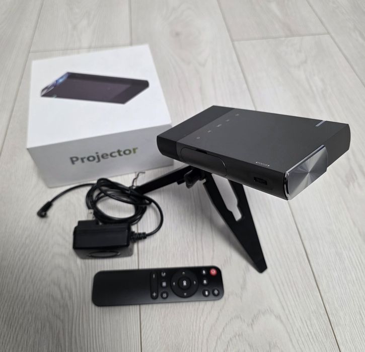 Videoproiector portabil cu acumulator