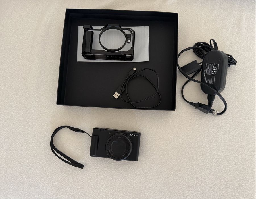 Vand schimb camera foto avansata Sony zv1 m2 , obiectiv ZEISS 18-50