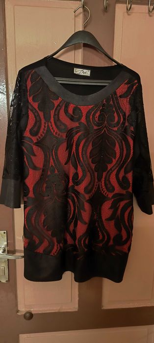 Дамска блуза с черни перлички