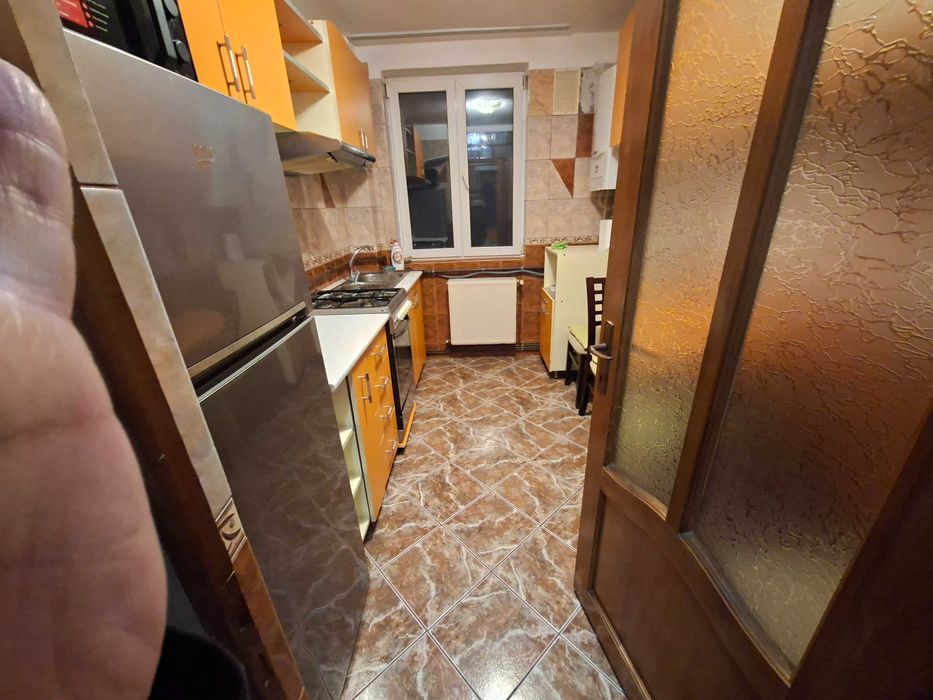 Inchiriez apartament 2 camere Caracal zona Gării