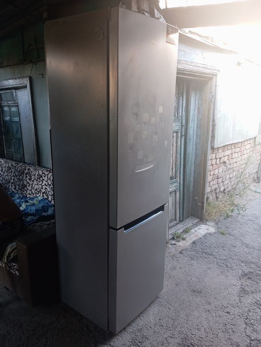 Срочно Продам холодильник, включается, но не морозит