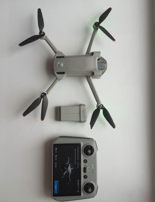 Дрон DJI MINI 3 PRO пульт RC требует ремонта