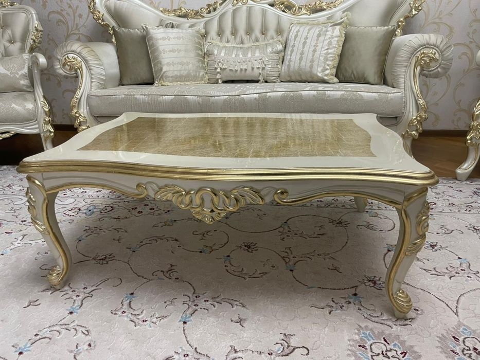 Продается диван с двумя креслами