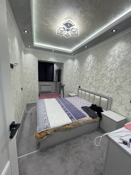 Срочни 3 xona, 1-etaj sotiladi yengi remont. 19- kvartal.