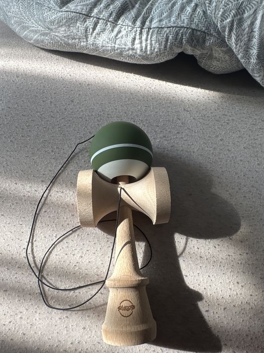 Broken shape Sweets tracker militari