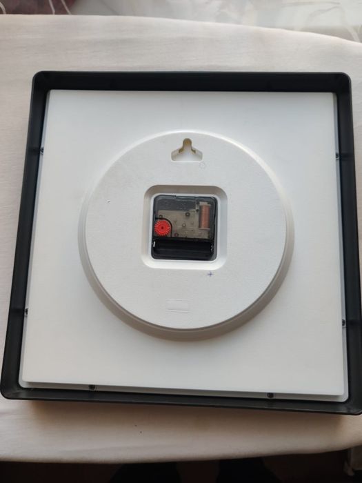 Часы настенные квадратные