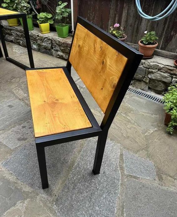 Градински мебели от метал и дърво