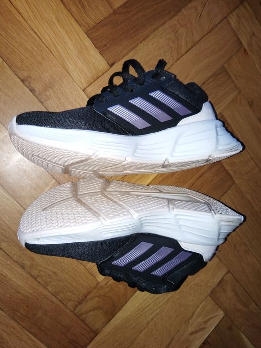 Продавам маратонки adidas