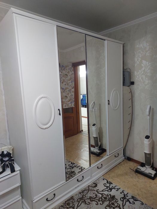 Продаю шкаф в спальню