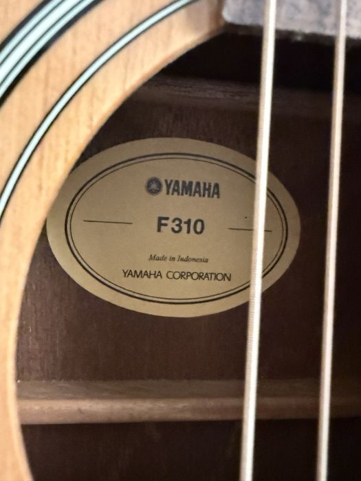 Продам гитару YAMAHA