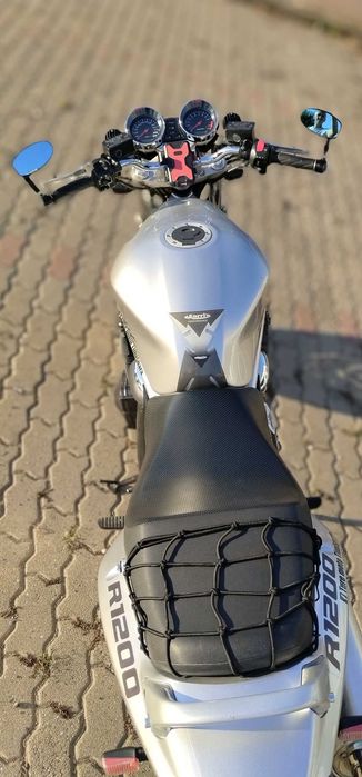 Motocicleta suzuki bandit 1200