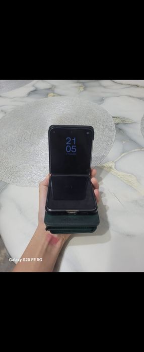 Продам телефон самсунг флип 5