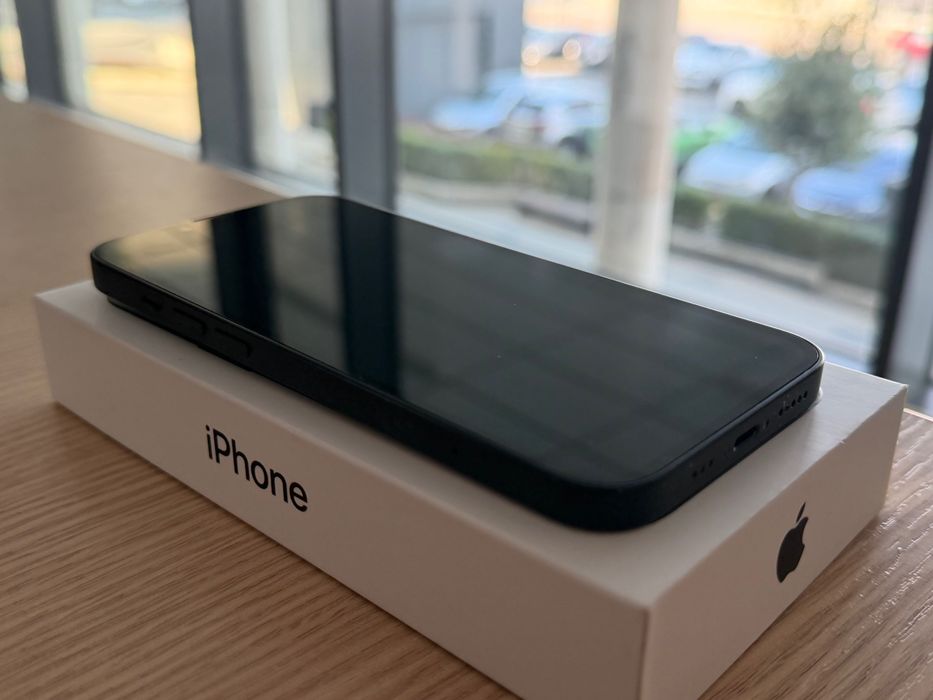 Apple iPhone 13 – 128GB – Midnight (Черен)