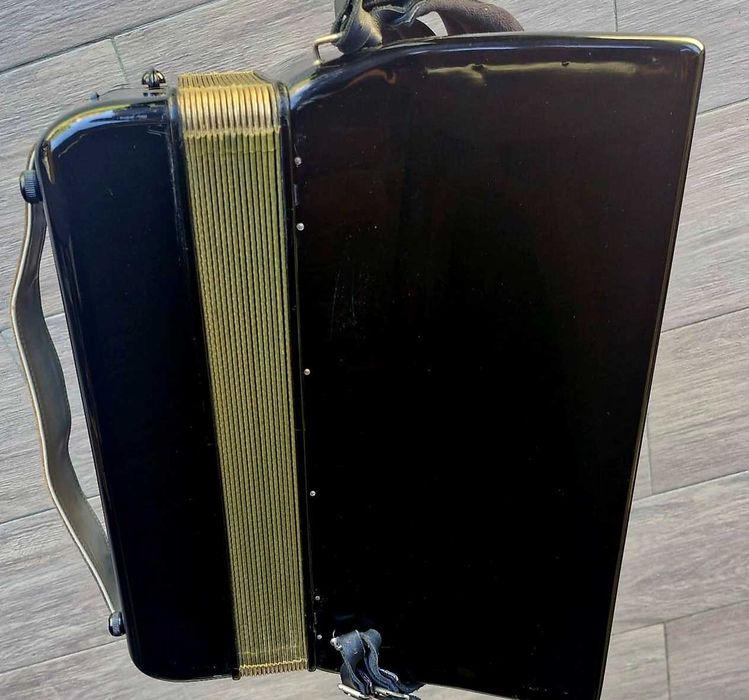 Acordeon Hohner Lucia 4 P  96 bași negru