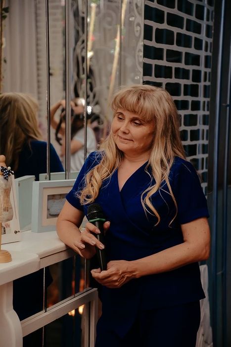 Организатор торжеств. Ведущая