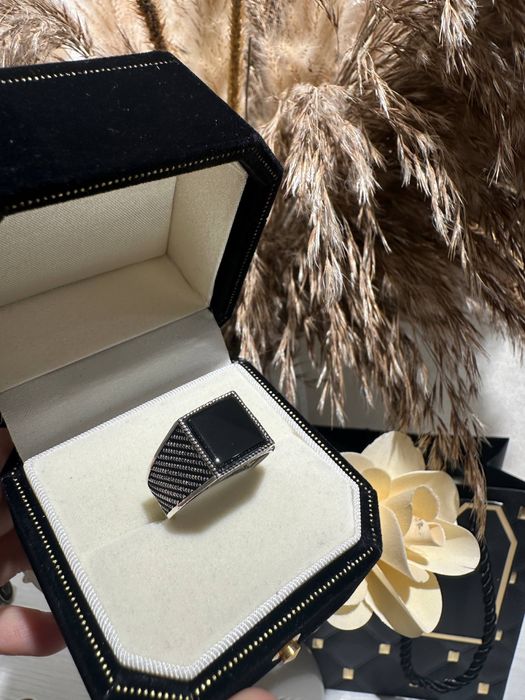 Серебряный шикарный перстень  Серебро 925 есть доставка