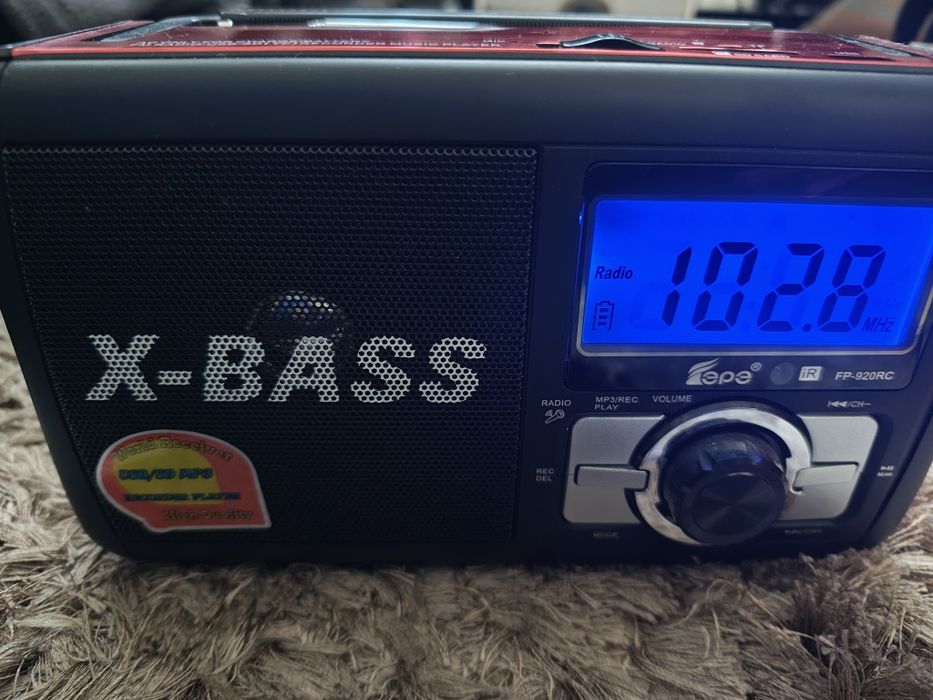 Aparat radio  impecabil