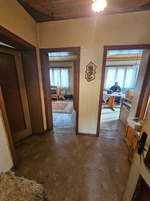 3-етажна къща с двор и гараж в идеален център на Велинград