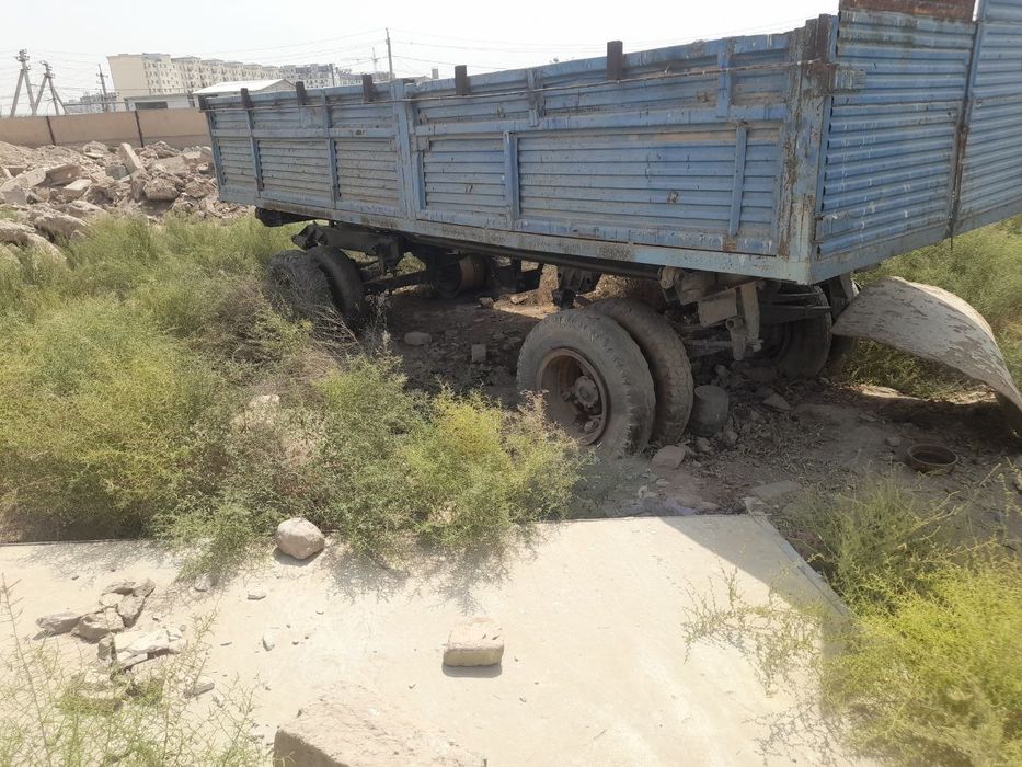 Kamaz prisep sotiladi.