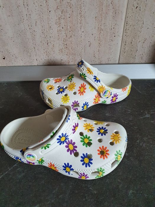 Crocs C10 model floral