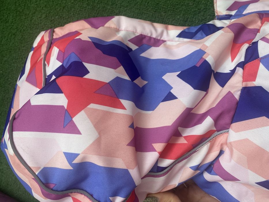 Продавам ски яке като ново размер 140