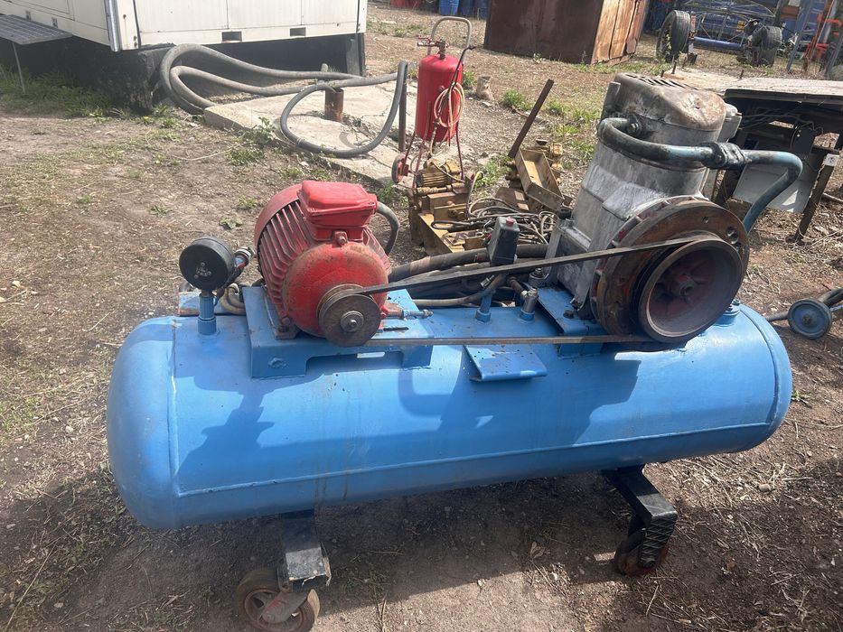 Продам компрессор на 380