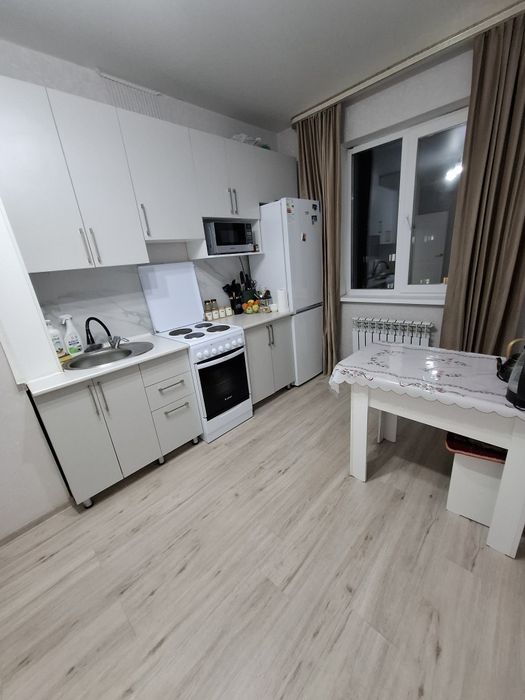 Продам 1,5ку за Драм.театром